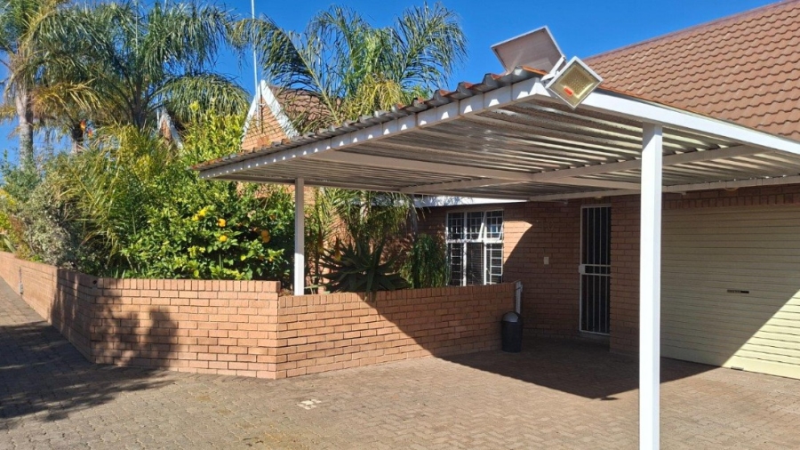 To Let 2 Bedroom Property for Rent in Langenhovenpark Free State